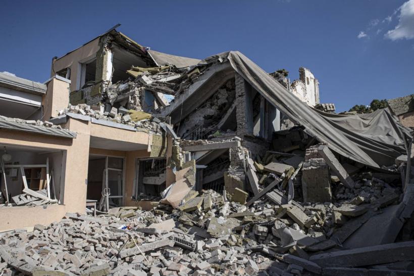 Rusia începe demolarea teatrului bombardat de la Mariupol