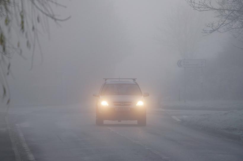  Vizibilitate redusă din cauza ceții pe mai multe drumuri din țară, polei în Botoșani