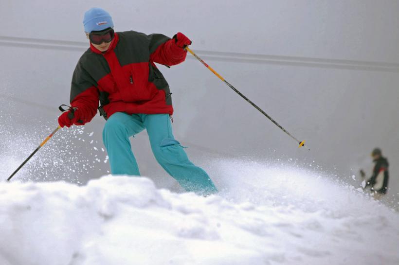 Zece schiori, salvaţi după ce o avalanşă a lovit o pârtie de schi în Austria