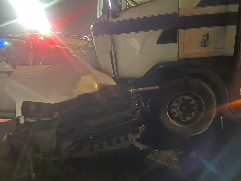 Accident teribil în județul Brașov. Ciocnire între un autoturism și un TIR. Două persoane au murit