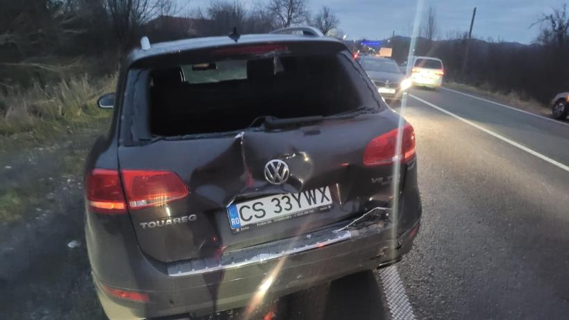 Președintele CJ Caraș Severin, implicat într-un accident de circulație. Mașina i-a fost lovită de un TIR