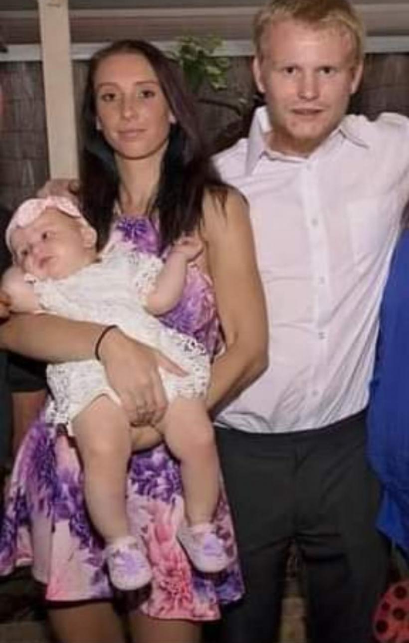 Incredibil: Trei copii au supraviețuit peste două zile lângă părinții lor morți, într-o mașină răsturnată, de Crăciun 18817539