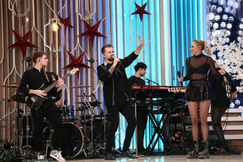 Pe 31 decembrie, de la ora 17:00, Răzvan şi Dani, gazdele Revelionului de zi la Antena 1 18817577