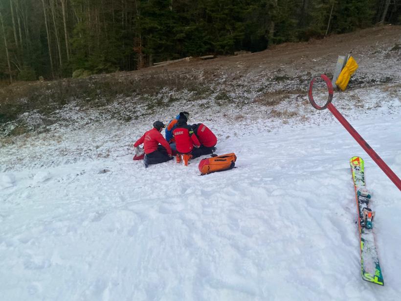 Adolescentă de 17 ani, traumatism la coloană după o căzătură pe pârtie 18817733
