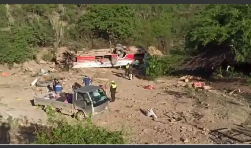 Un autobuz a căzut de pe o stâncă, în Bolivia: 11 morți și 23 de răniți 18817850