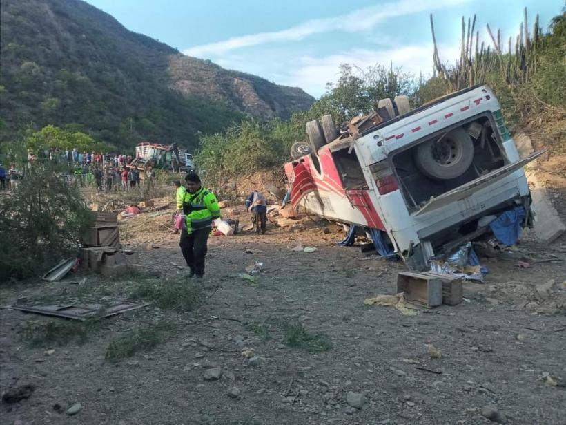 Un autobuz a căzut de pe o stâncă, în Bolivia: 11 morți și 23 de răniți 18817852