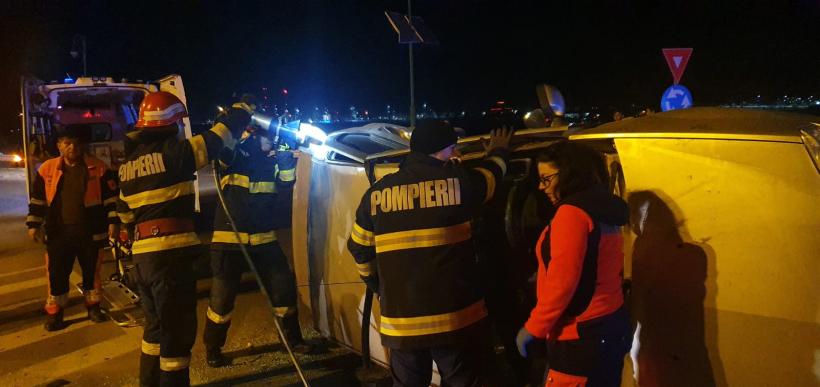 Un autoturism s-a răsturnat în sensul giratoriu din Năvodari, județul Constanța! 18817821