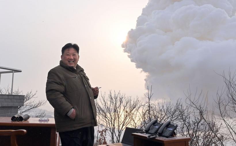 Coreea de Nord a lansat trei rachete balistice spre mare, la est de Peninsula Coreeană