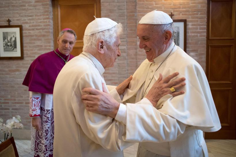 Papa Benedict al XVI-lea a murit! Primul Papă care a demisionat în ultimele secole avea 95 de ani