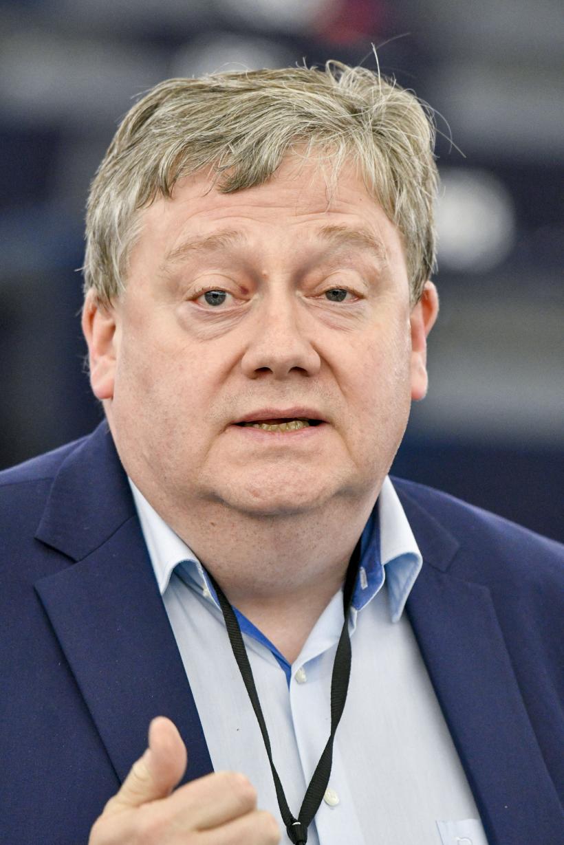 Corupție la nivel înalt. PE a început procedura de urgență pentru ridicarea imunității a doi eurodeputați 18818180