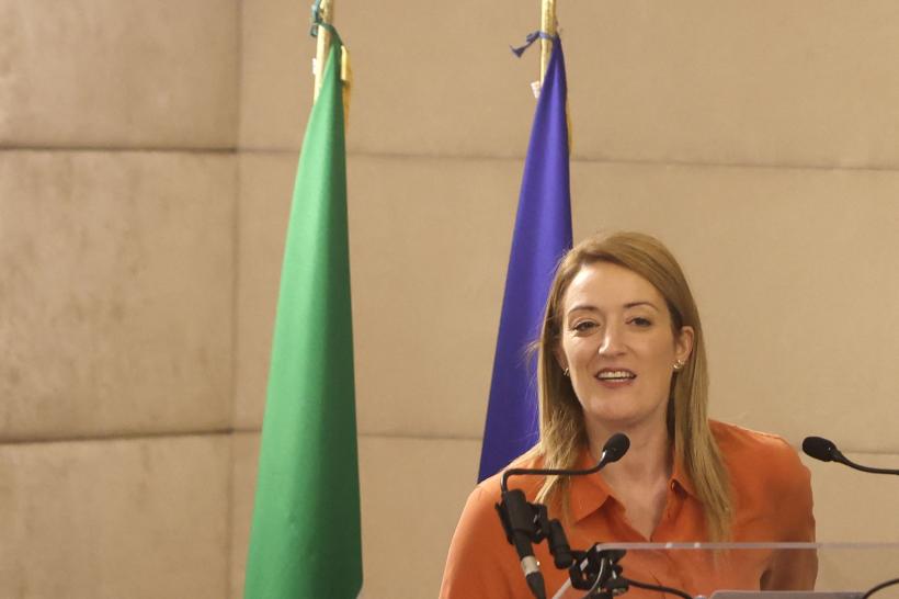 Corupție la nivel înalt. PE a început procedura de urgență pentru ridicarea imunității a doi eurodeputați 18818183