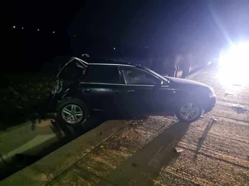 Accident teribil noaptea trecută în Botoșani provocat de un șofer fără permis. Un tânăr de 20 de ani a murit și alte trei persoane au fost rănite 18818281