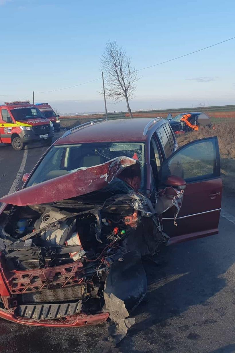 Accident grav în Suceava. Trei persoane au fost rănite grav după o coliziune frontală între două autoturisme 18818500