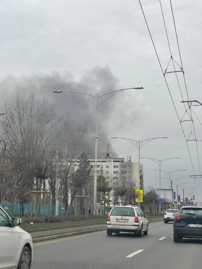 Incendiu puternic la un depozit de pe Bd. Iuliu Maniu  18818578