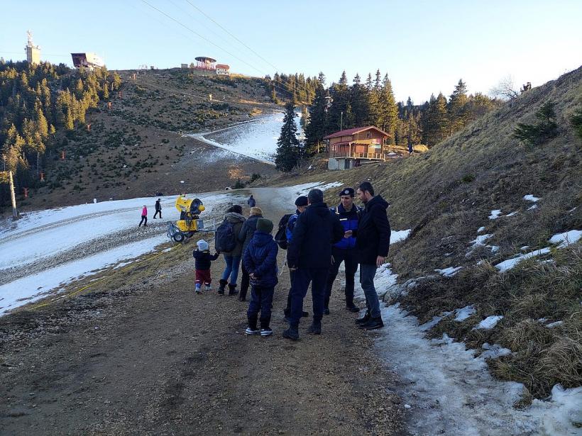 Fițe de Poiană: cizme cu toc-cui, pe traseu de creastă  18818389