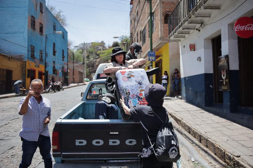 Bie Adam alias Tequila, despre America Express: „Mamei i-a fost mai puțin frică decât mie, eu sunt mai panicată. Mă trezeam noaptea și întrebam: Am dormit cu telefonul de securitate sub pernă, cu mâna pe el” 18818719