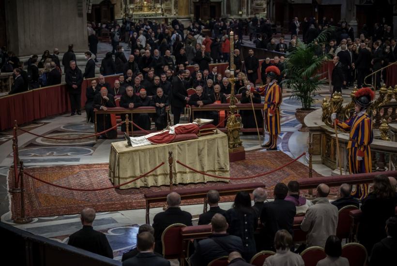 Fostul Papă Benedict al XVI-lea va fi înmormântat astăzi