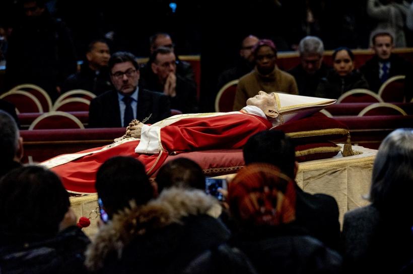 Fostul Papă Benedict al XVI-lea va fi înmormântat astăzi 18818673