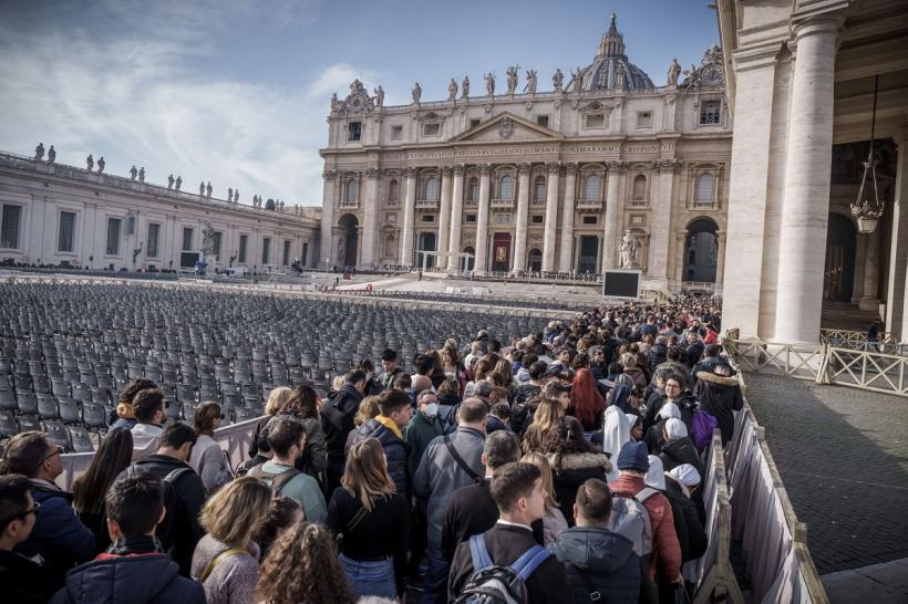 Fostul Papă Benedict al XVI-lea va fi înmormântat astăzi 18818675
