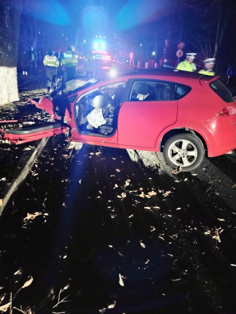 Accident mortal. Un tânăr de 20 ani a murit, alți doi sunt în spital 18818842