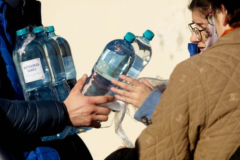 Boboteaza 2023. Slujba de Sfinţire Mare a apei a fost oficiată de Patriarhul Daniel. Au fost împărțite 13.000 de sticle cu Agheasmă Mare 18818955