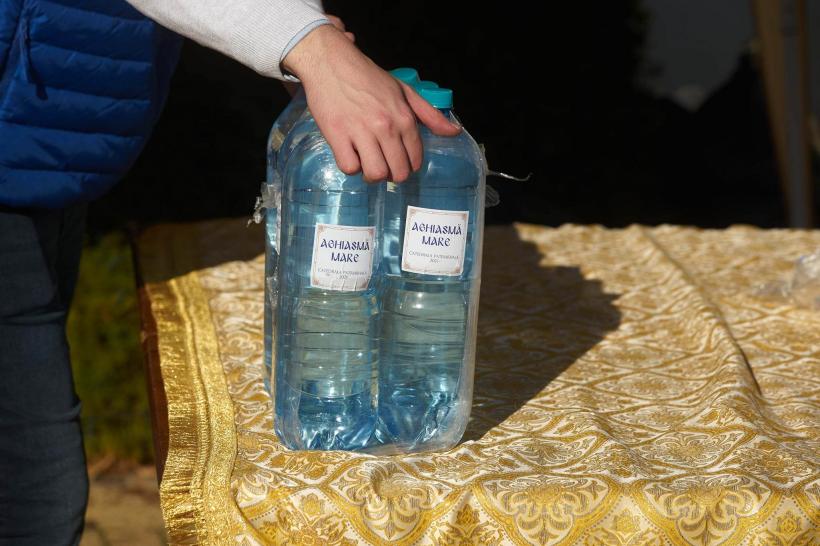 Boboteaza 2023. Slujba de Sfinţire Mare a apei a fost oficiată de Patriarhul Daniel. Au fost împărțite 13.000 de sticle cu Agheasmă Mare 18818958