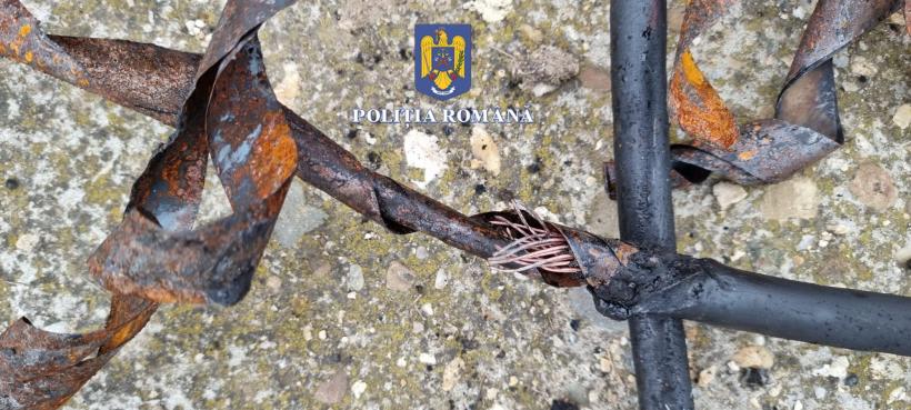 Trei bărbați care au furat peste 1.600 de metri de cablu au fost arestați 18818874