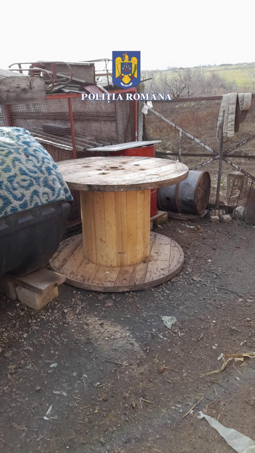 Trei bărbați care au furat peste 1.600 de metri de cablu au fost arestați 18818875