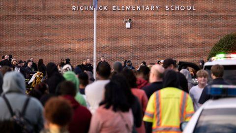 Tragedie: Un copil de 6 ani și-a împușcat învățătoarea la școală