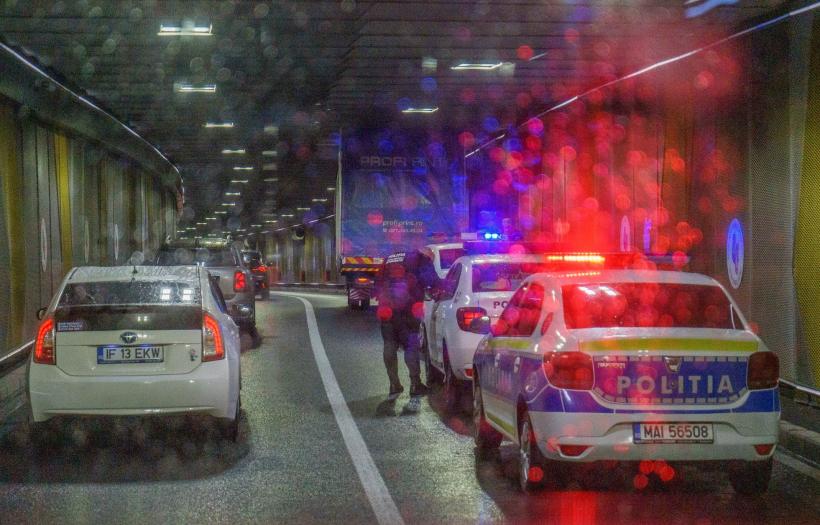 Camion blocat în Pasajul Unirii! 18819855