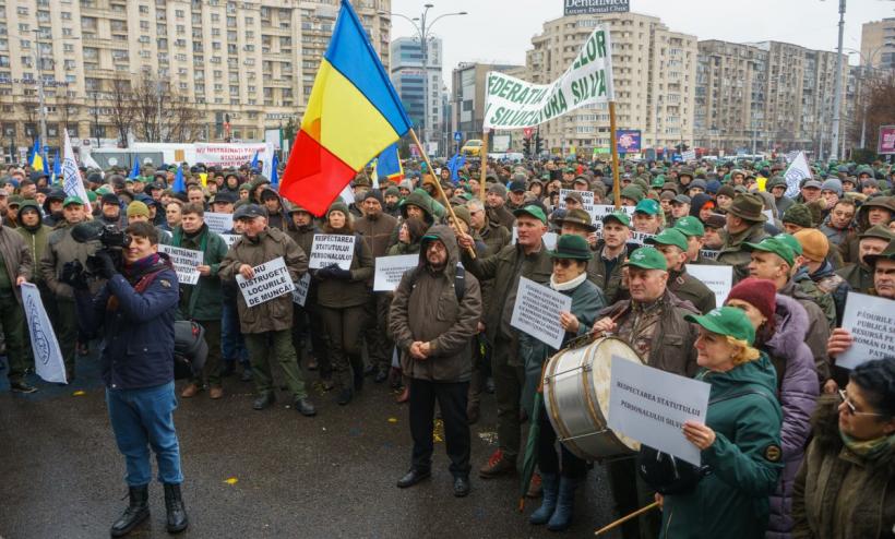 Protest de amploare în Capitală: "Nu distrugeți pădurile României!" 18819872