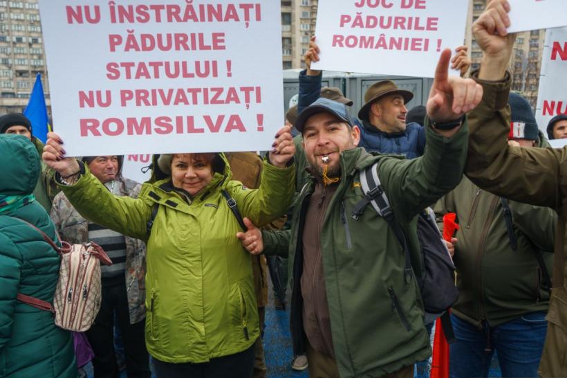 Protest de amploare în Capitală: "Nu distrugeți pădurile României!" 18819877