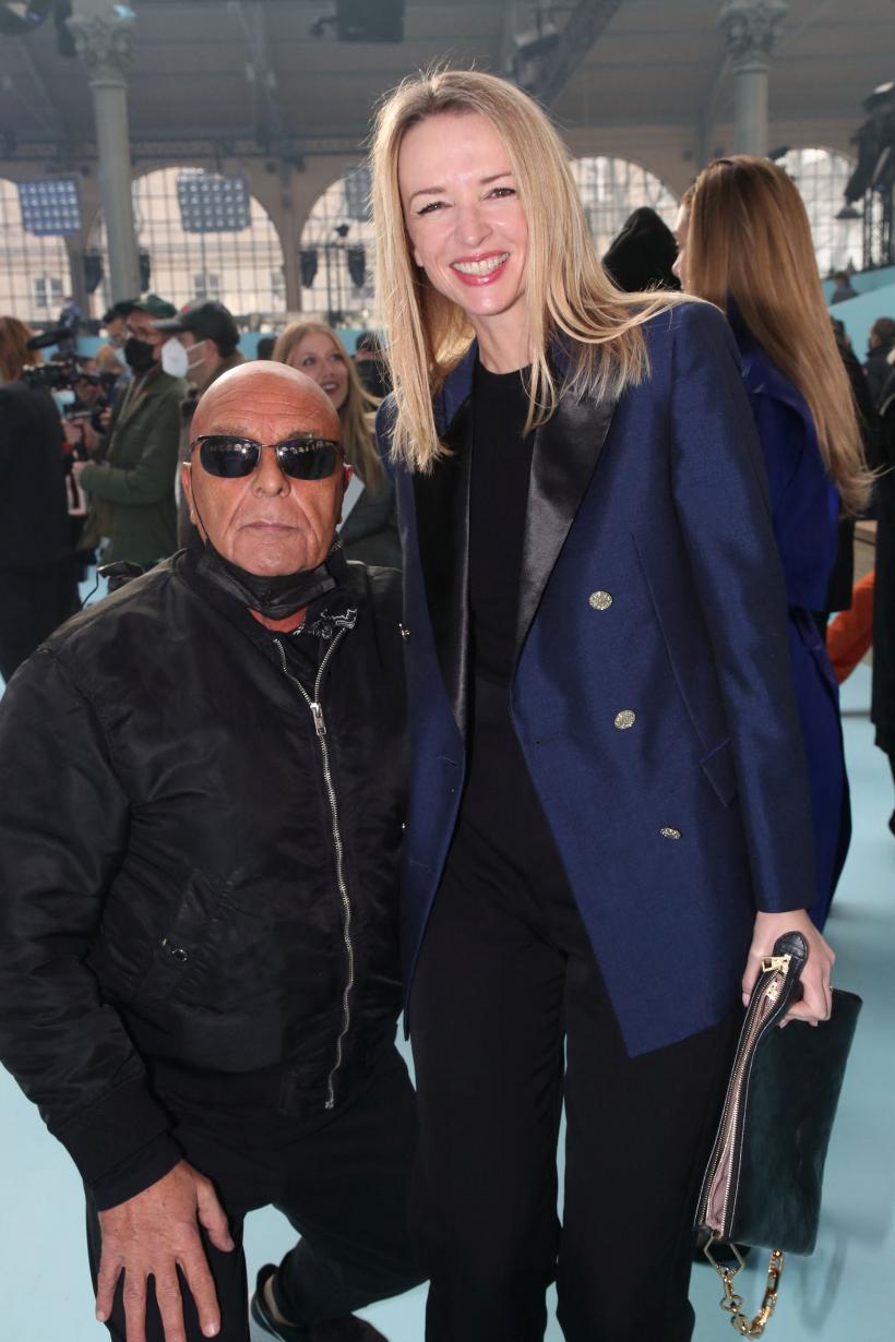 Unde lucrează fiica celui mai bogat om din lume? 18819806