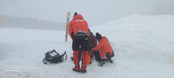 Accident pe pârtie: Dornic de aventură, s-a rănit pe domeniul schiabil închis din Brașov! 18820222