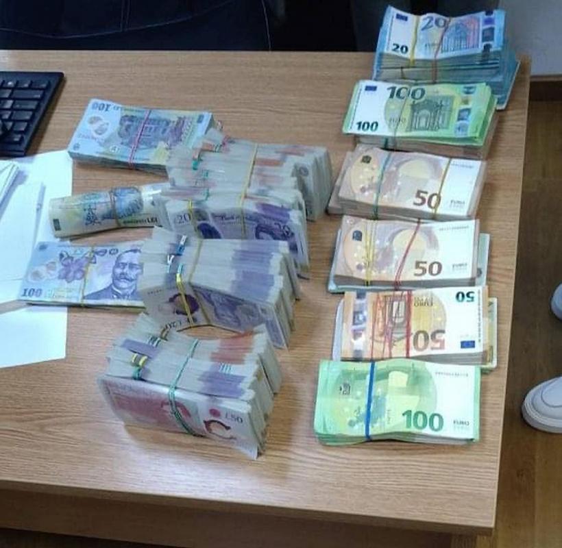O femeie cu cetăţenie română şi ucraineană a fost prinsă la frontieră cu sume mari de bani