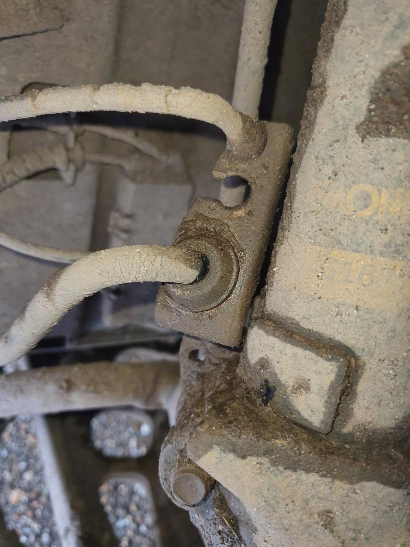 RAR a găsit în trafic o mașină căreia îi lipseau discurile de frână ale roților din spate 18820297