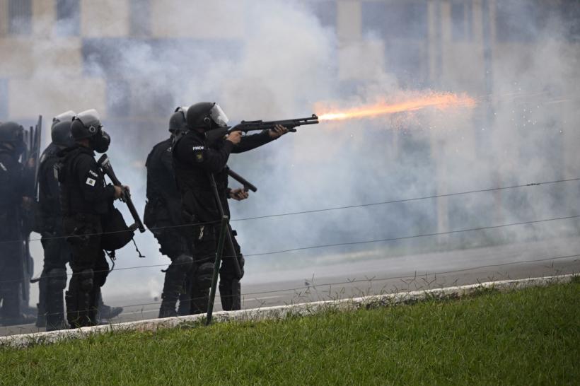 Instanța supremă investighează rolul lui Bolsonaro în revoltele sângeroase din Brazilia 18820271