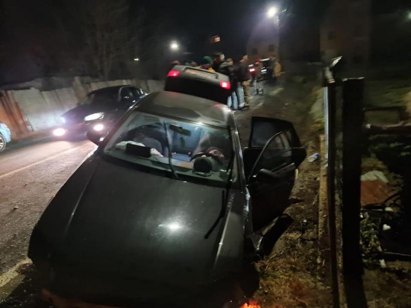 Accident groaznic: o mașină a intrat într-un cap de pod. Cinci victime sunt asistate de medici  18820517