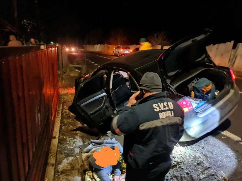 Accident groaznic: o mașină a intrat într-un cap de pod. Cinci victime sunt asistate de medici  18820519