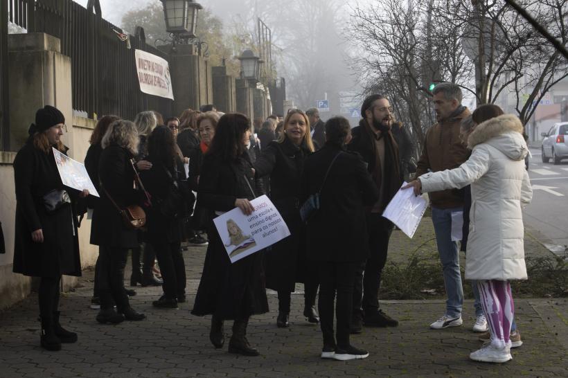 Zeci de mii de profesori au protestat la Lisabona solicitând salarii mai mari 18820399