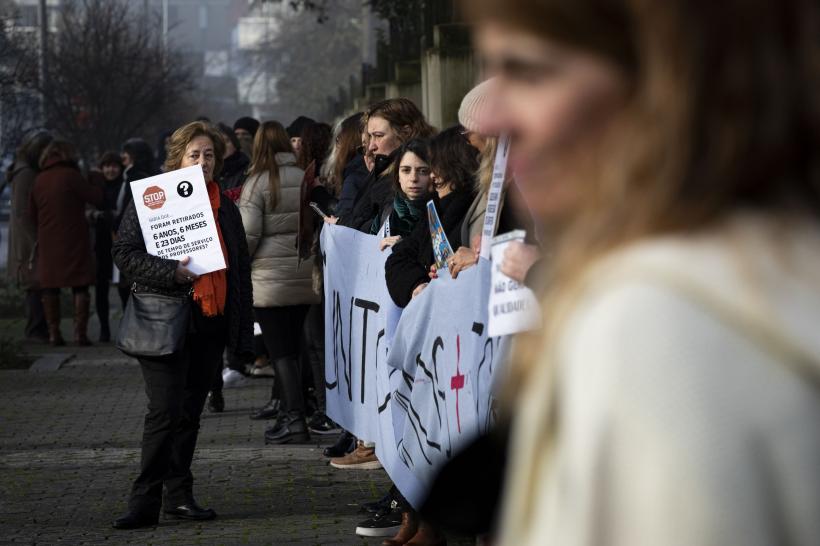 Zeci de mii de profesori au protestat la Lisabona solicitând salarii mai mari