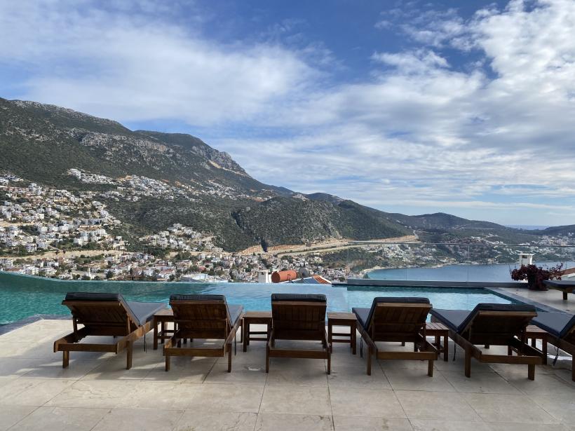 Românii, cheltuieli record de miliarde de euro pe vacanțe în 2022 18820959