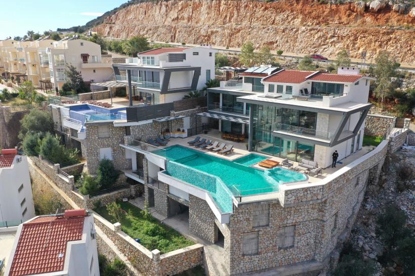 Românii, cheltuieli record de miliarde de euro pe vacanțe în 2022 18820961