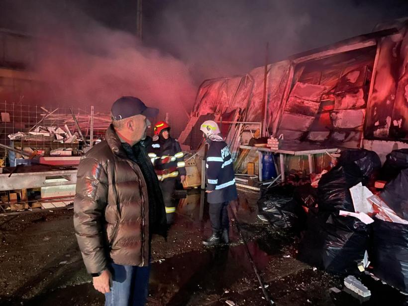Incendiu devastator, într-un depozit din municipiul Deva 18820984