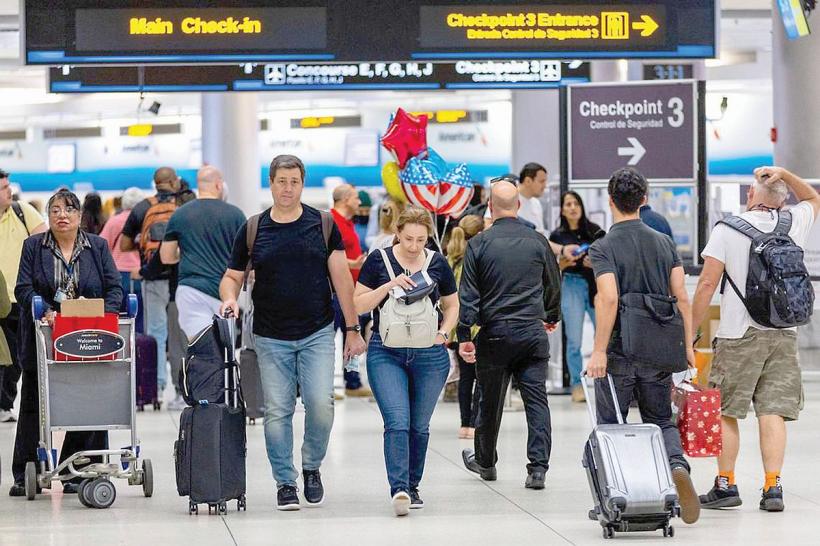 Traficul de pasageri pe aeroporturile din București a crescut anul trecut cu 82,2%