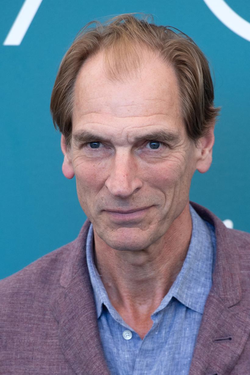 Celebrul actor Julian Sands a dispărut în munți de o săptămână. Vremea severă îngreunează căutările 18821148