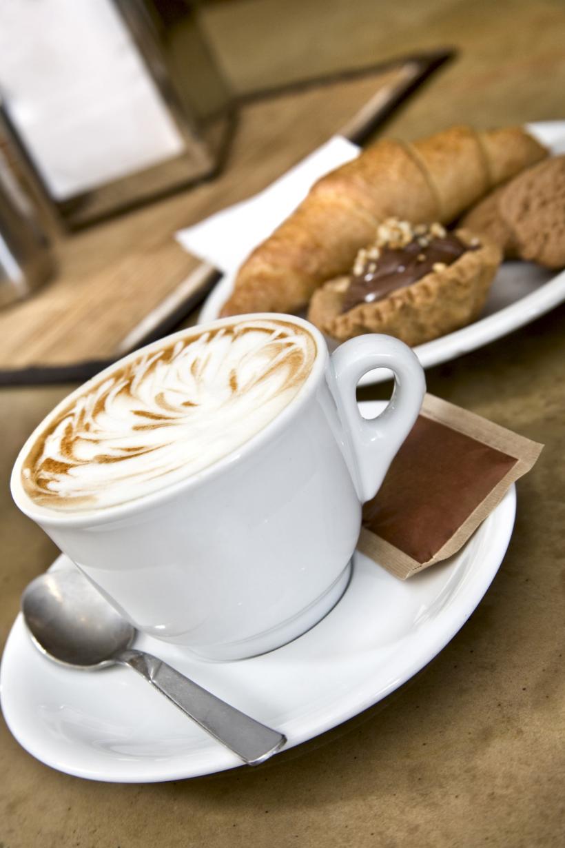 Cafeaua în oraş, un lux: costă mai mult decât în Spania sau Italia 18821154