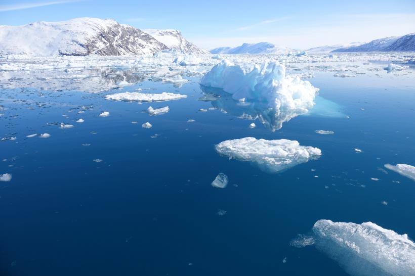 Groenlanda, afectată de cele mai ridicate temperaturi din ultimul mileniu. Ghețarii se topesc