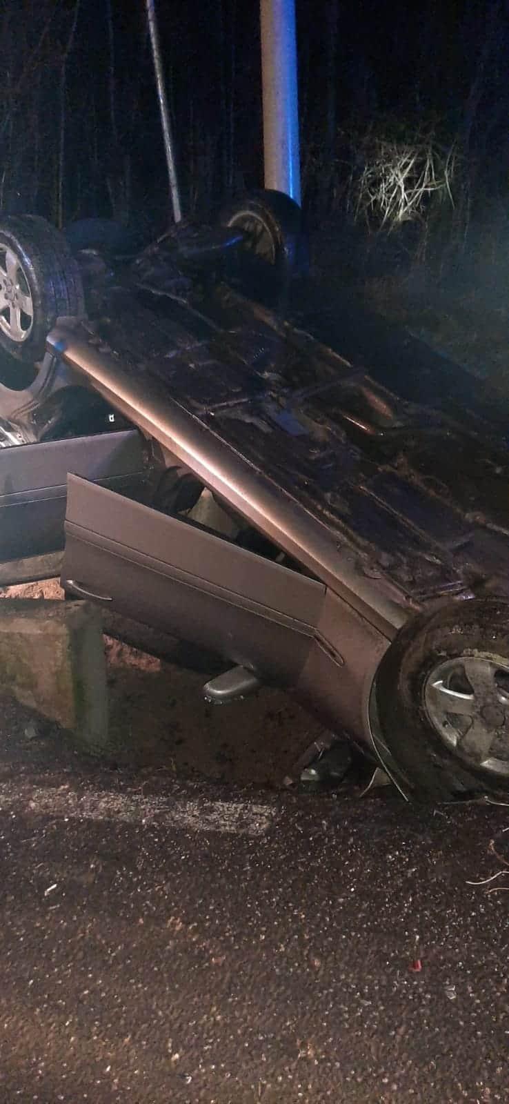 Accident grav între localitățile Sângeorz-Băi și Poiana Ilvei. Un autoturism s-a răsturnat. Patru persoane au fost rănite 18821558