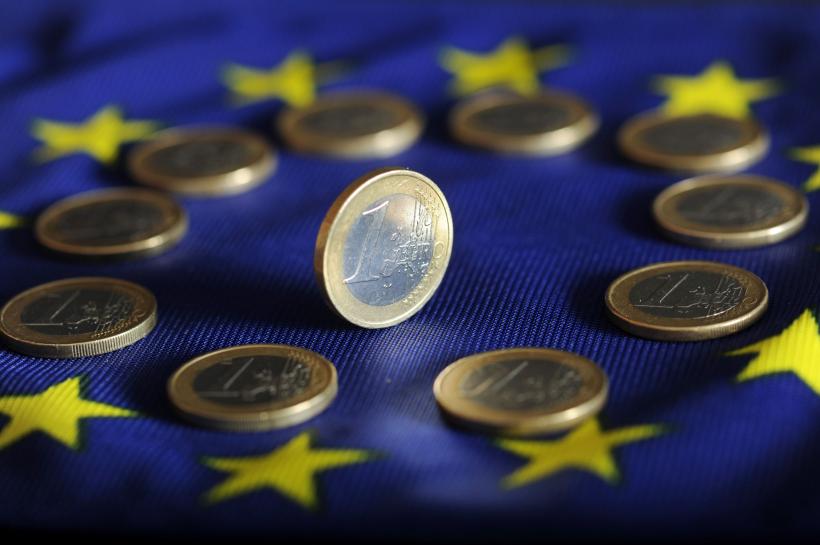 Moneda euro se apreciază PUTERNIC față de dolar